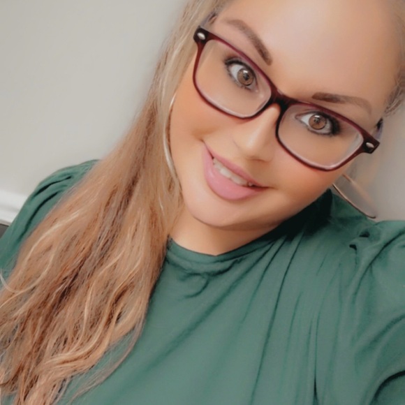 Meet your Posher, Brittany - Picture 3 of 3